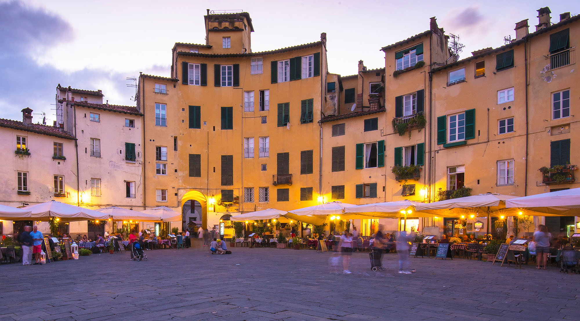 Piazza dell Anfiteatro Lucca